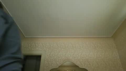 Snapshot of bluemoose70 chatting on 01/05/25, 05:30 bluemoose70 online show from 01/05/25, 05:30