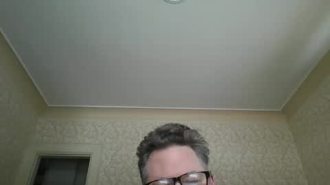 Snapshot of bluemoose70 chatting on 01/06/25, 03:19 bluemoose70 online show from 01/06/25, 03:19