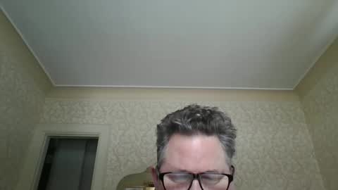 Snapshot of bluemoose70 chatting on 01/06/25, 06:20 bluemoose70 online show from 01/06/25, 06:20