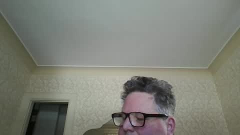 Snapshot of bluemoose70 chatting on 01/10/25, 04:51 bluemoose70 online show from 01/10/25, 04:51