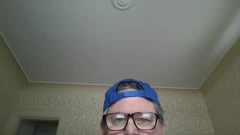 Snapshot of bluemoose70 chatting on 02/20/25, 07:41 bluemoose70 online show from 02/20/25, 07:41