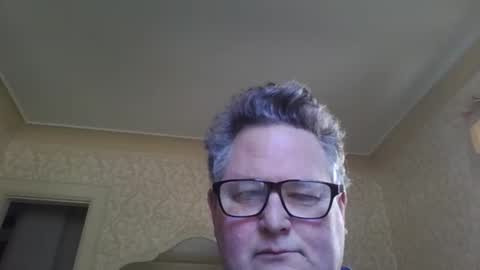 Snapshot of bluemoose70 chatting on 10/06/25, 04:04 bluemoose70 online show from 10/06/25, 04:04