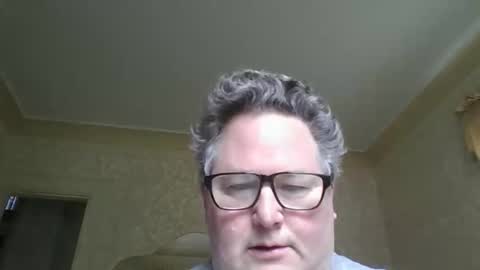 Snapshot of bluemoose70 chatting on 11/06/25, 05:47 bluemoose70 online show from 11/06/25, 05:47