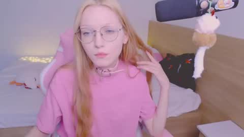 Snapshot of blush_alert chatting on 06/15/26, 09:00 Diana online show from 06/15/26, 09:00