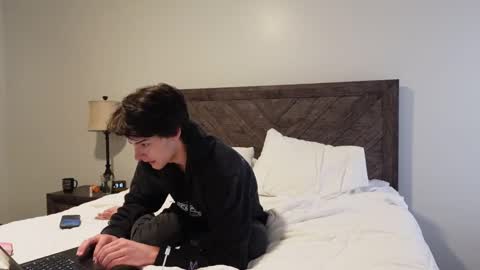 Snapshot of bluskyzz chatting on 02/12/25, 05:26 BluSky online show from 02/12/25, 05:26