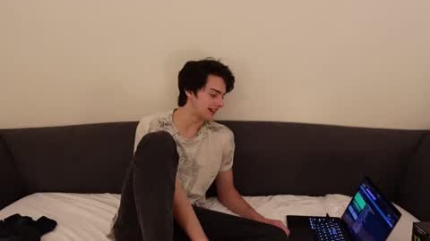 Snapshot of bluskyzz chatting on 02/17/25, 01:47 BluSky online show from 02/17/25, 01:47