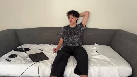 Snapshot of bluskyzz chatting on 02/17/25, 03:42 BluSky online show from 02/17/25, 03:42