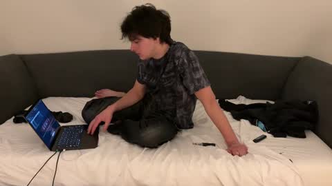 Snapshot of bluskyzz chatting on 02/18/25, 02:05 BluSky online show from 02/18/25, 02:05