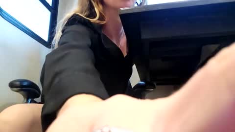 Snapshot of bmorganne420 chatting on 11/02/25, 12:46 MamaMorgan online show from 11/02/25, 12:46