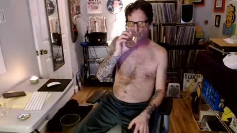 Snapshot of bnczuperzexy chatting on 01/02/25, 06:40 ZuperZexyZounds online show from 01/02/25, 06:40