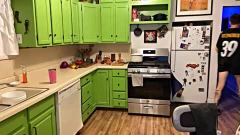 Snapshot of bnczuperzexy chatting on 12/22/25, 04:53 ZuperZexyZounds online show from 12/22/25, 04:53