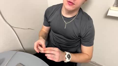 Snapshot of bob_bucks chatting on 02/27/26, 10:21 bob_bucks online show from 02/27/26, 10:21