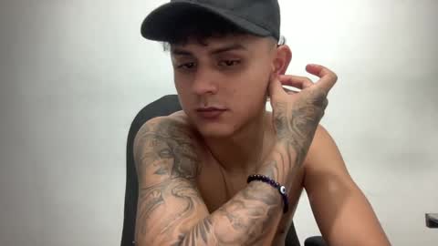 Snapshot of bob_pettersonn chatting on 02/19/25, 03:39 Bob INDEPENDENT MODEL online show from 02/19/25, 03:39