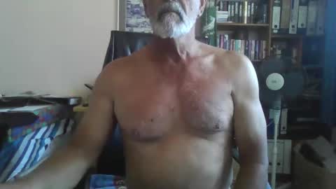Snapshot of bobbgud chatting on 10/23/25, 12:15 Bobbgud online show from 10/23/25, 12:15