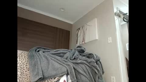 Snapshot of bobbiebone chatting on 10/29/25, 02:41 bobbiebone and company online show from 10/29/25, 02:41