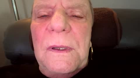 Snapshot of bobbiesucks69 chatting on 09/23/25, 02:53 bobbiesucks69 online show from 09/23/25, 02:53