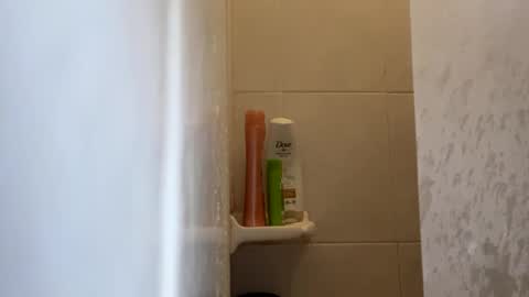 Snapshot of bobfish663 chatting on 12/16/25, 12:21 bobfish663 online show from 12/16/25, 12:21