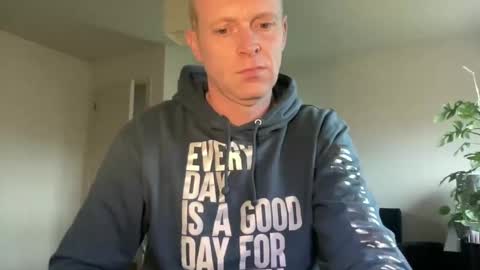 Snapshot of boegieboy76 chatting on 12/30/24, 01:25 ask me online show from 12/30/24, 01:25