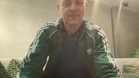 Snapshot of boegieboy76 chatting on 02/16/25, 10:21 ask me online show from 02/16/25, 10:21