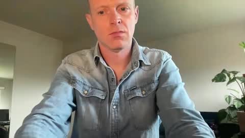 Snapshot of boegieboy76 chatting on 03/11/25, 11:01 ask me online show from 03/11/25, 11:01