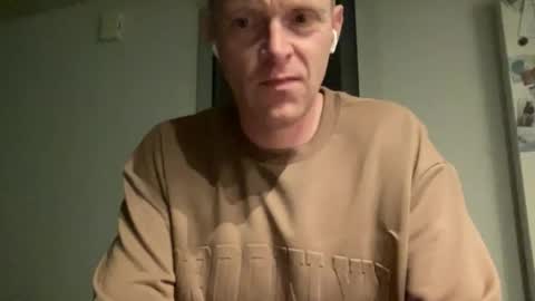 Snapshot of boegieboy76 chatting on 10/05/25, 08:29 ask me online show from 10/05/25, 08:29