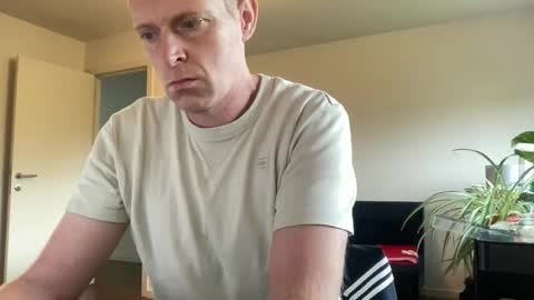 Snapshot of boegieboy76 chatting on 10/17/25, 08:50 ask me online show from 10/17/25, 08:50