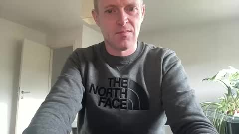 Snapshot of boegieboy76 chatting on 10/21/25, 09:21 ask me online show from 10/21/25, 09:21