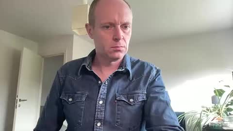 Snapshot of boegieboy76 chatting on 10/31/25, 11:22 ask me online show from 10/31/25, 11:22