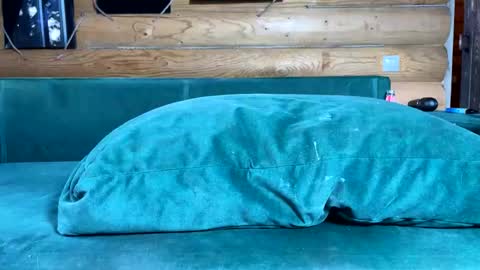 Nail and Olivia online show from 11/21/25, 10:14