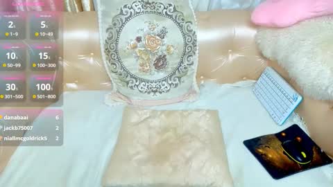 Mia online show from 10/21/25, 12:44