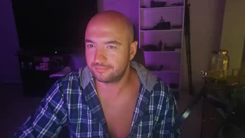 Snapshot of bombastic4 chatting on 11/13/25, 08:46 bombastic4 online show from 11/13/25, 08:46