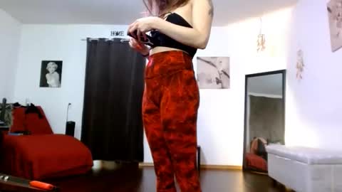 Snapshot of bombshellbaeby chatting on 11/23/25, 02:33 BombshellBaeby online show from 11/23/25, 02:33