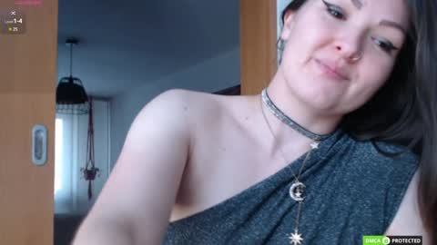 Snapshot of bon_appetits69 chatting on 12/10/24, 11:32 Luthien online show from 12/10/24, 11:32