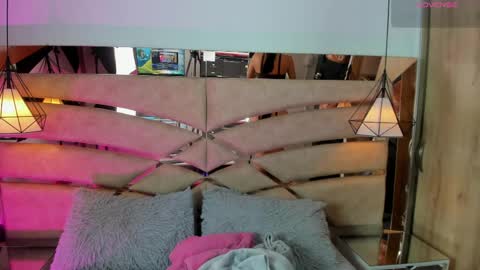 bonet_iris online show from 05/23/26, 11:03