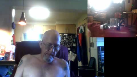 Snapshot of bongfellatio chatting on 06/21/26, 08:55 Bong Fellatio online show from 06/21/26, 08:55