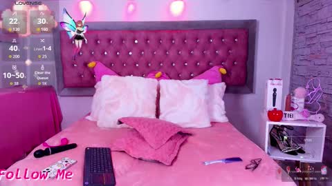 Snapshot of bonn_glow chatting on 10/22/25, 05:30 i AM Bonnie online show from 10/22/25, 05:30
