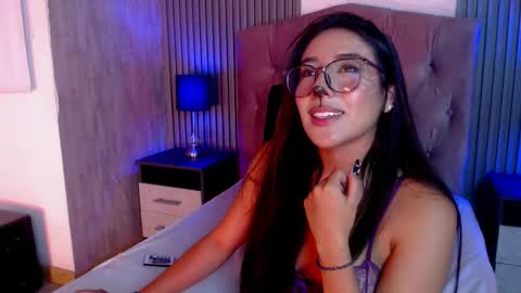 Snapshot of bonnali_lune chatting on 10/15/25, 11:38 bonnali_lune online show from 10/15/25, 11:38