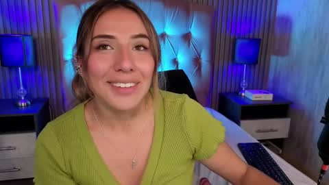 bonnali_lune online show from 04/21/26, 01:42