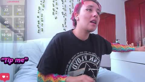 Bonnie Help me reach 500 likes online show from 09/10/25, 05:24