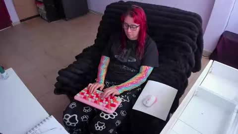 Bonnie Help me reach 500 likes online show from 10/07/25, 06:38