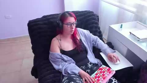 Bonnie Help me reach 500 likes online show from 10/08/25, 06:05