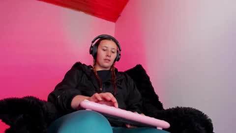 Bonnie Help me reach 500 likes online show from 01/17/26, 10:57