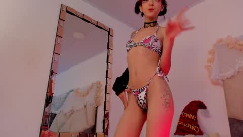 Snapshot of bonniecute_ chatting on 12/13/24, 03:00 online show from 12/13/24, 03:00