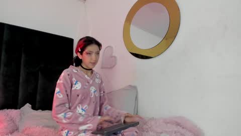 Snapshot of bonniecute_ chatting on 12/28/24, 11:52 online show from 12/28/24, 11:52