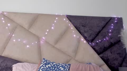 Snapshot of bonniecute_ chatting on 12/31/24, 02:14 online show from 12/31/24, 02:14