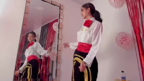Snapshot of bonniecute_ chatting on 02/14/25, 02:54 online show from 02/14/25, 02:54