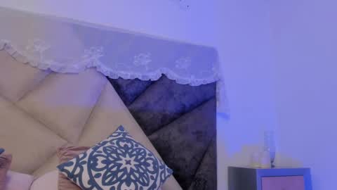 Snapshot of bonniecute_ chatting on 09/19/25, 12:23 online show from 09/19/25, 12:23