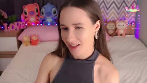 Snapshot of bonniedry chatting on 09/16/25, 01:17 Emma online show from 09/16/25, 01:17