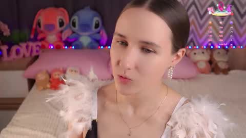 Snapshot of bonniedry chatting on 09/17/25, 01:07 Emma online show from 09/17/25, 01:07