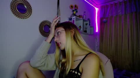 Snapshot of bonny_clyde_xx_ chatting on 12/11/24, 05:32 Soffy Brooks Independent model online show from 12/11/24, 05:32